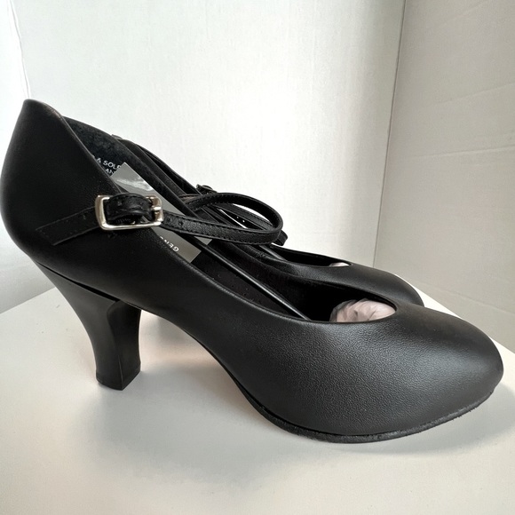 Capezio Shoes - NIB - Capezio, Women's 3" Leather Character Shoes, Dance - Black. Size: 8.5M